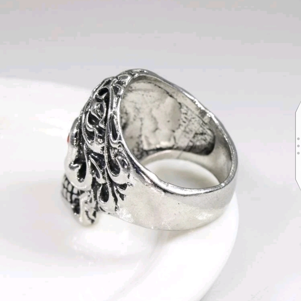 🆕 ☠️SILVER-TONE FAUX RUBY SKULL RING☠️ - Picture 3 of 4